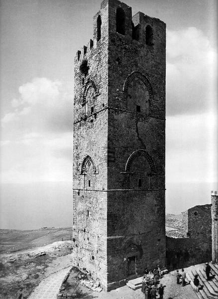 Vecchia Trapani 030 - Campanile della Chiesa Madre di Erice.jpg